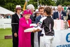 La Reina Isabel habría evitado que se redujeran las visas para polistas y petiseros